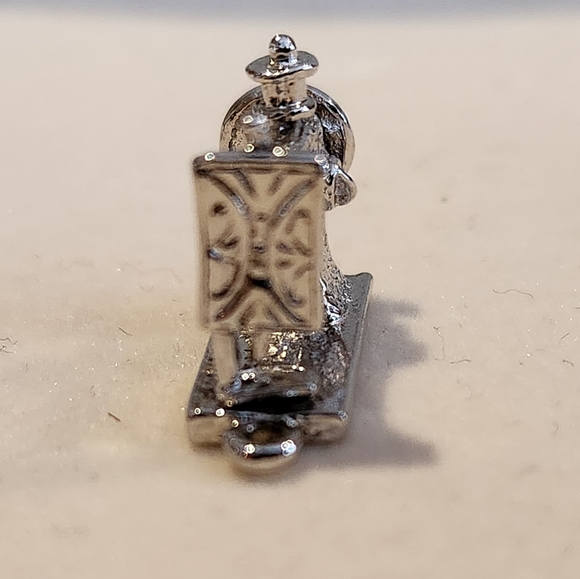 Sewing Machine Bracelet Charm - Picture 2 of 5